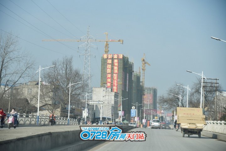 走上汉北一桥，首先映入眼帘的便是中国院子•国府